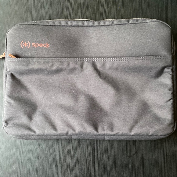 NWOT Speck 16in laptop case. - Picture 1 of 4